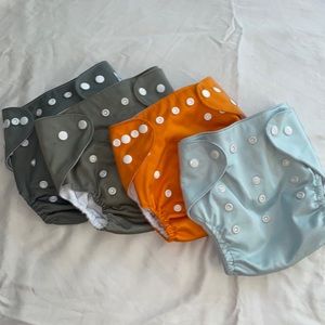 One size cloth diapers